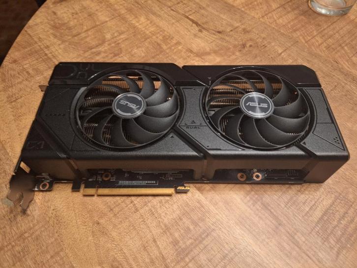 ASUS Dual Radeon RX 7900 GRE, Informatique & Logiciels, Cartes vidéo, Comme neuf, AMD, PCI-Express 4.0, GDDR6, HDMI, DisplayPort