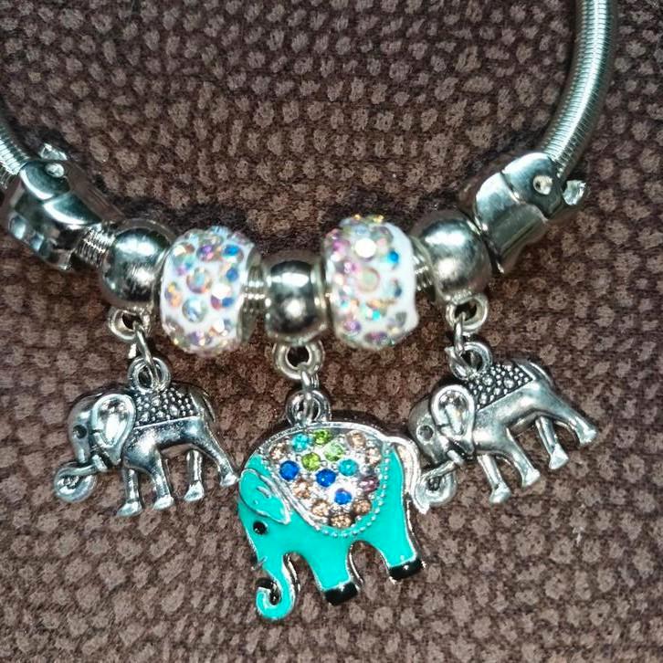 Bracelet éléphant strass, Handtassen en Accessoires, Kettingen, Nieuw, Overige materialen, Roze, Met hanger, Met strass, Ophalen