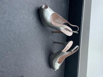 Hoge open pumps - leder  beschikbaar voor biedingen