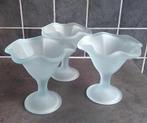 blauwe ijscoupes mat glas 3 stuks, Ophalen of Verzenden, Glas