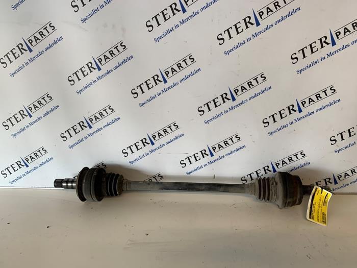 Aandrijfas rechts-achter van een Mercedes E-Klasse, Auto-onderdelen, Remmen en Aandrijving, Mercedes-Benz, Gebruikt, 3 maanden garantie