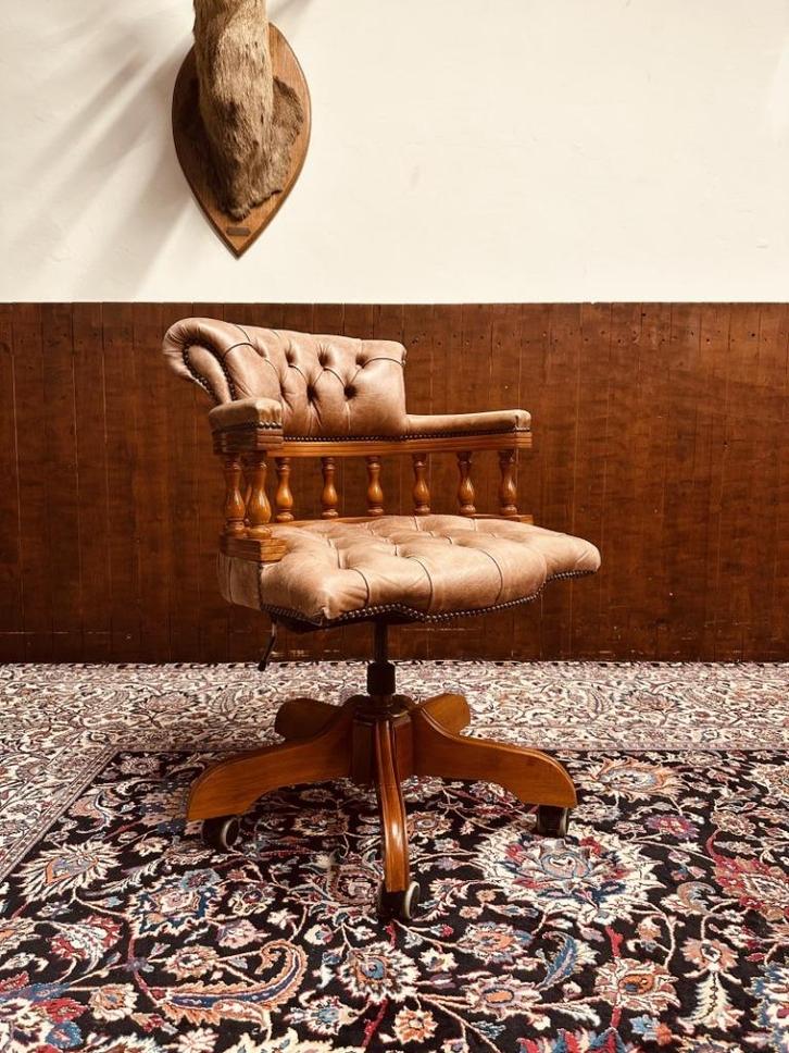 Klassiek Engels Chesterfield Bureaustoel, Antiek en Kunst, Antiek | Kantoor en Zakelijk, Ophalen of Verzenden