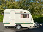 Zeer mooie kleine 527 kg caravan Chateau LaCar 3.30 4 pers., Caravans en Kamperen, Luifel, Chateau, Treinzit, Particulier
