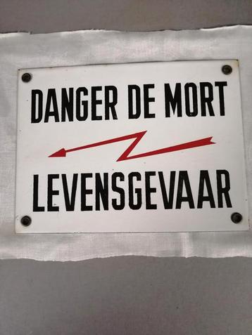 Emaile Bord Danger de Mort