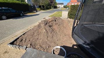 Grond, gratis op te halen beschikbaar voor biedingen