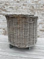 Houtmand brandhout met 4 wielen riet/hout 60x60cm, Ophalen