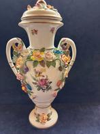 Saksisch Dresden porseleinen elegante vaas met bladgoud, Antiek en Kunst, Ophalen of Verzenden