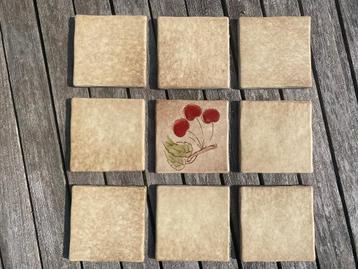 250 tegeltjes 100 x 100 x 7 mm beschikbaar voor biedingen