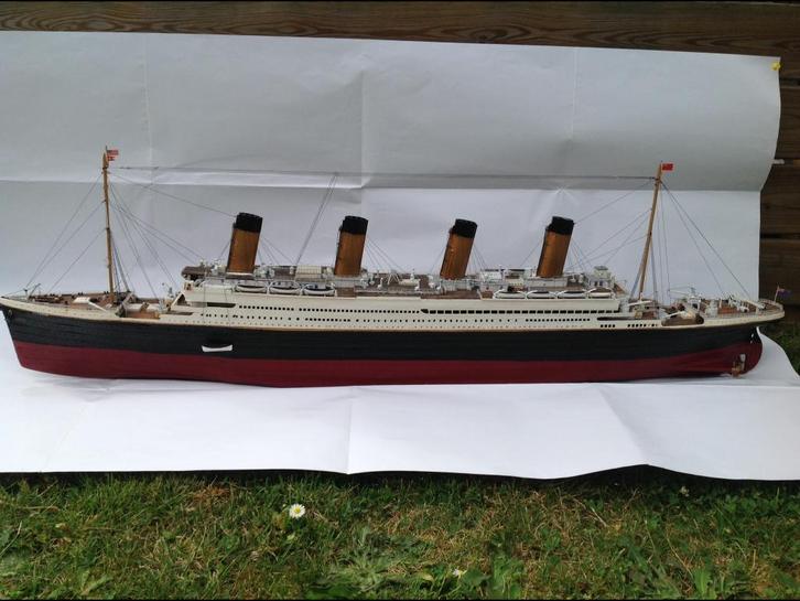 Titanic hachette 1m05 half gebouwd ., Verzamelen, Film en Tv, Nieuw, Film, Beeldje, Replica of Model, Ophalen of Verzenden