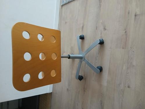 Comfortabele bureaustoel met uniek design, Huis en Inrichting, Bureaustoelen, Zo goed als nieuw, Bureaustoel, Ophalen