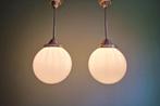 Paar grote Art Deco hangers in witte opaline, jaren 1920-30, Antiek en Kunst, Ophalen of Verzenden