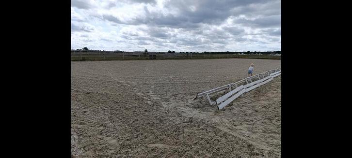 Uitstekend pistezand 20x60. Met geopad en fibers., Animaux & Accessoires, Chevaux & Poneys | Autres trucs de cheval, Utilisé, Dressage