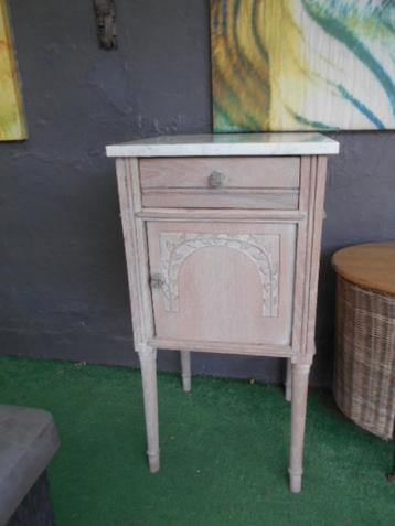 Belle armoire ancienne avec dessus en marbre, Enlèvement