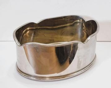 Verzilverde pot. beschikbaar voor biedingen