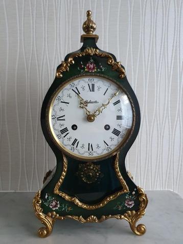 Vintage groene tafelklok (merk FHS) beschikbaar voor biedingen