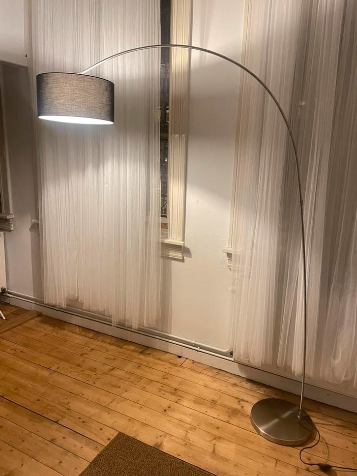 Moderne boogvloerlamp 210cm x 150cm, Huis en Inrichting, Lampen | Vloerlampen, Zo goed als nieuw, Metaal, Ophalen