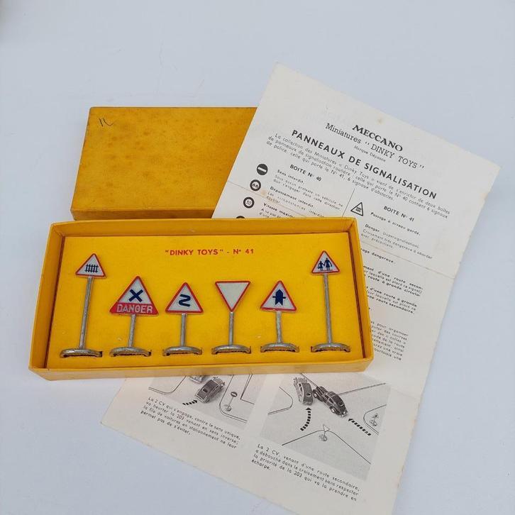 DINKY TOYS 40 VERKEERSBORDEN STADSDOOS INSTRUCTIES, Verzamelen, Complete verzamelingen en Collecties, Ophalen of Verzenden