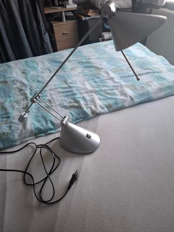 Unieke bureaulamp beschikbaar voor biedingen