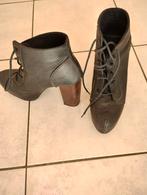 Lage grijze enkellaarsjes merk Divided m. 37, hakjes 10 cm, Kleding | Dames, Schoenen, Ophalen of Verzenden, Zo goed als nieuw
