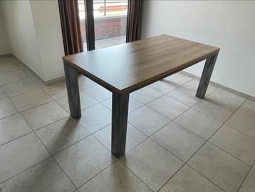 Eettafel beschikbaar voor biedingen