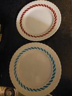 2 borden met mooie rand en stempel achteraan van kathedraal, Antiek en Kunst, Antiek | Servies los, Ophalen