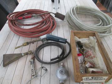 1 rooflingbrander met gasslang rood en kleine handgasbrander beschikbaar voor biedingen