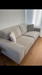 Lichtgrijze gevlekte bank 3-4 zitplaatsen in nieuwstaat, Huis en Inrichting, Ophalen of Verzenden, Zo goed als nieuw