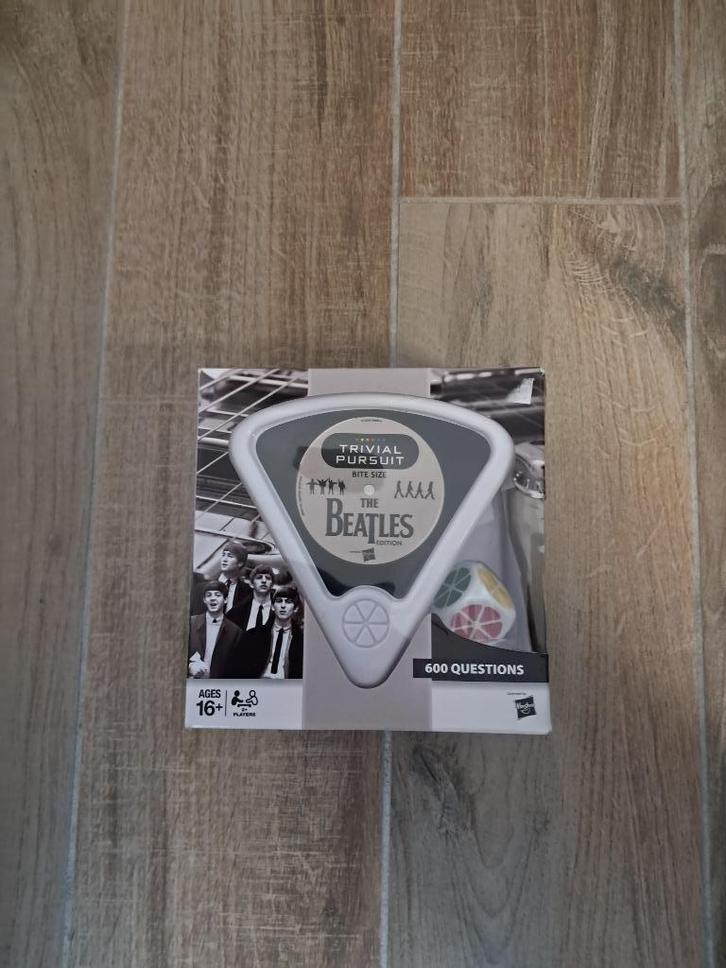 TRVIAL PURSUIT BITE SITE "THE BEATLES", Hobby en Vrije tijd, Gezelschapsspellen | Overige, Nieuw, Een of twee spelers, Ophalen of Verzenden