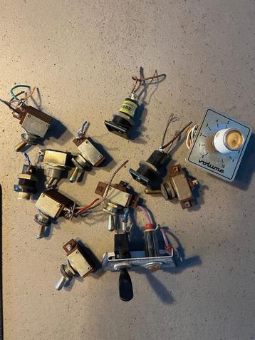 Set vintage schakelaars beschikbaar voor biedingen
