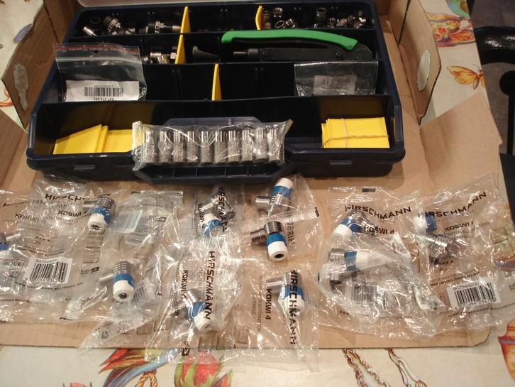 Hirschmann Complete connectorkoffer, TV, Hi-fi & Vidéo, Câbles audio & Câbles de télévision, Comme neuf, Câble coaxial, Enlèvement