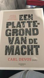 Carl Devos - Een plattegrond van de macht 2023, Boeken, Ophalen of Verzenden, Zo goed als nieuw, Carl Devos