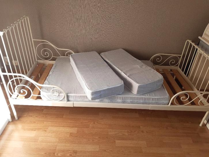 meegroei bed van ikea + lattenbodem + meegroei matras, Kinderen en Baby's, Kinderkamer | Bedden, Zo goed als nieuw, Lattenbodem