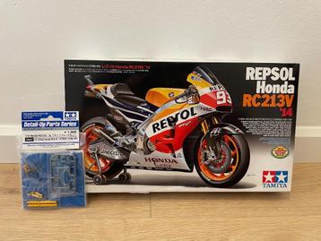 Tamiya Honda RC213V '14 (#14130) + Detail-up fourche disponible aux enchères