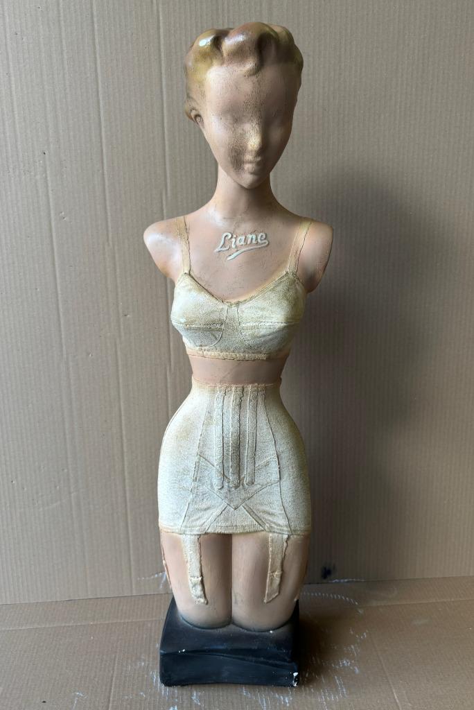 Plâtre PLV Années 30/40 LIANE Lingerie DIOR Novita, Collections, Marques & Objets publicitaires, Enlèvement ou Envoi