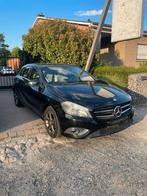 Mercedes- Benz A180 benzine. Blanco gekeurd met carpass!, Auto's, Voorwielaandrijving, 4 cilinders, Zwart, Leder