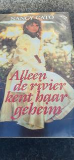 Alleen de rivier kent haar geheimen., Boeken, Streekboeken en Streekromans, Ophalen, Nieuw