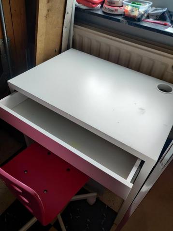bureau Mickey beschikbaar voor biedingen