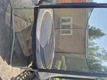 Trampline 240 diameter met beschermnet in goede staat beschikbaar voor biedingen