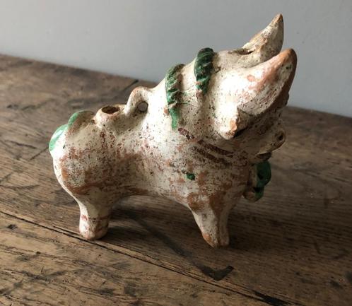 Oud Peruviaans beeldje van een Pucará stier in keramiek, Antiek en Kunst, Antiek | Keramiek en Aardewerk, Ophalen of Verzenden