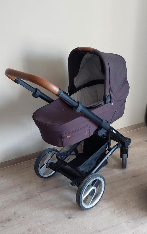 Mutsy Nio(donker grijs/door lichtinval toont foto paars), Kinderen en Baby's, Kinderwagens en Combinaties, Zo goed als nieuw, Mutsy