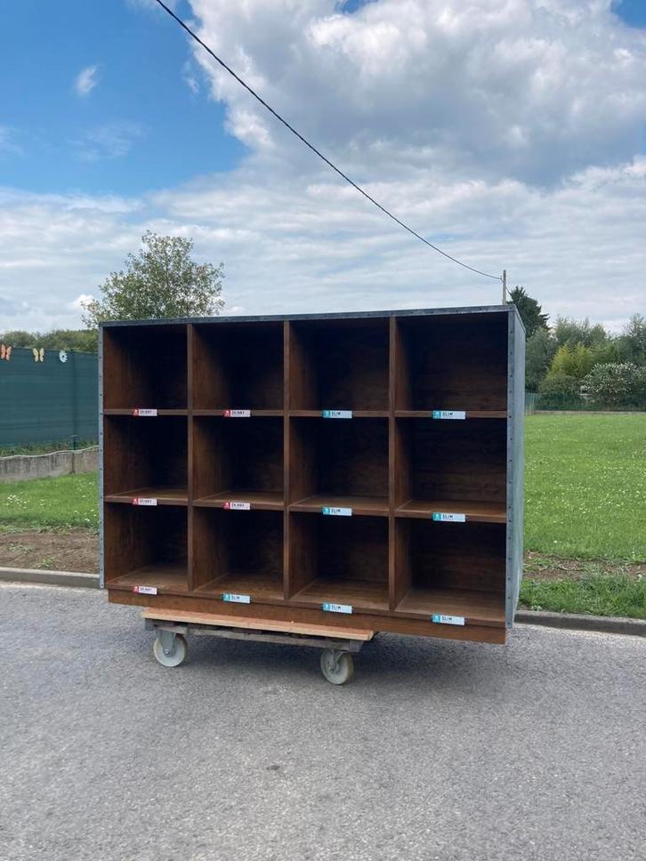 Kast uit kleding winkel(meerdere doeleinden), Huis en Inrichting, Kasten | Dressoirs, Ophalen