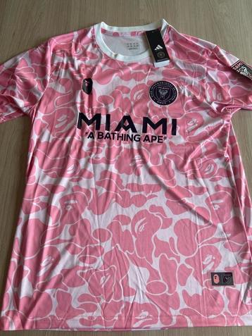 Voetbalshirt Inter Miami met Naam Messi beschikbaar voor biedingen