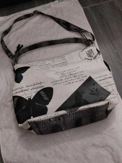 zwart ecru schoudertas hobotas breedte 42cm, hoogte 31cm, Handtassen en Accessoires, Tassen | Schoudertassen, Zo goed als nieuw