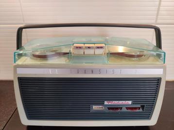 Magnétophone rétro sur pied Radiola comme neuf.