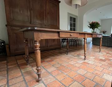 Authentieke lange eiken eettafel  beschikbaar voor biedingen