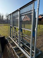 2 Voorwanden met deur en tussenwand van paarden stal, Dieren en Toebehoren