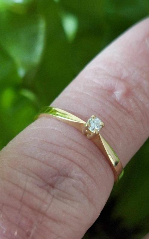 Pracht gouden ring met 0,05 crt diamant, solitair gezet💎, Handtassen en Accessoires, Ringen, Zo goed als nieuw, Dame, 17 tot 18