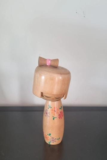 Mooie Sosaku Kokeshi beschikbaar voor biedingen