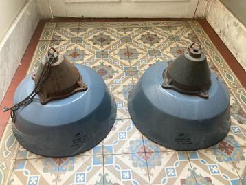 Industriële fabriekslamp beschikbaar voor biedingen