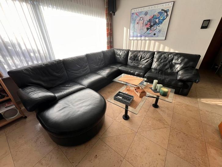 Grote lederen hoekzetel met poef - 320 x 285cm, Huis en Inrichting, Zetels | Complete zithoeken, Gebruikt, Ophalen